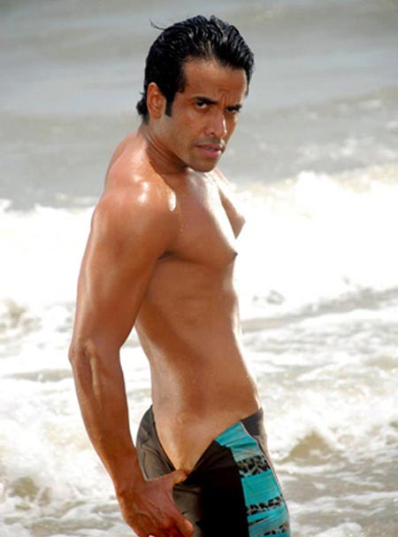 PIX: The Hottest Male Beach Bodies - Rediff.com Movies