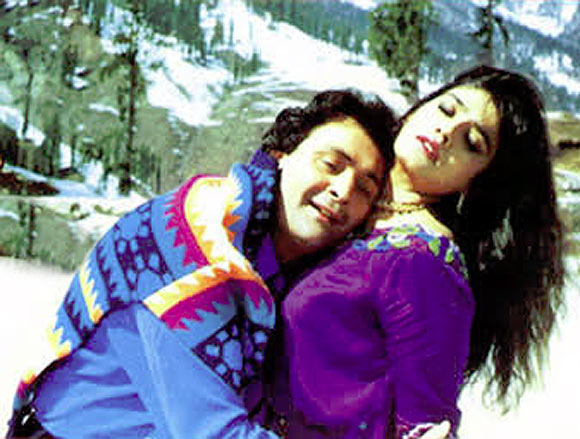 Rishi Kapoor and Raveen aTandon in Saajan Ki Baahon Mein