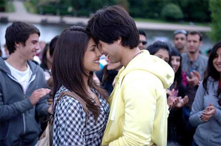 Shahid Kapoor and Priyanka Chopra in Teri Meri Kahaani