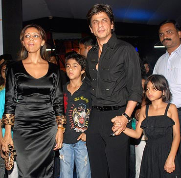 Shah Rukh Khan with wife Gauri and kids Suhana and Aryan