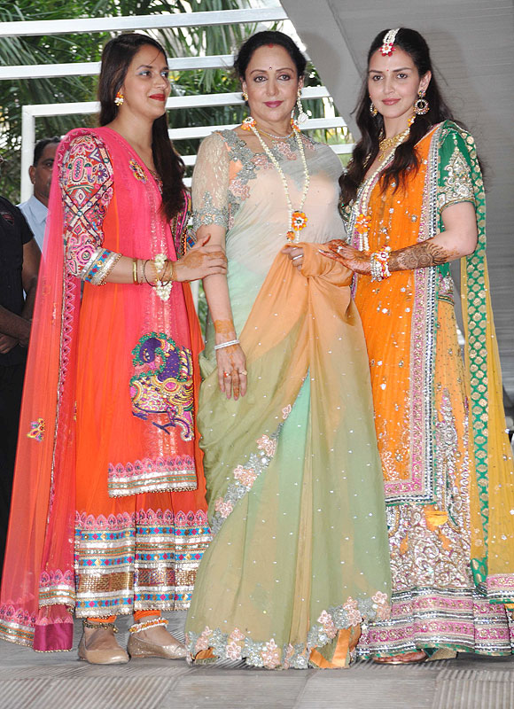 Ahana Deol with Hema Malini and Esha Deol