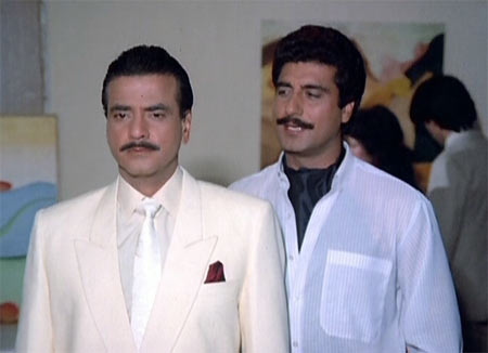 Jeetendra and Raj Babbar in Aasman Se Ooncha
