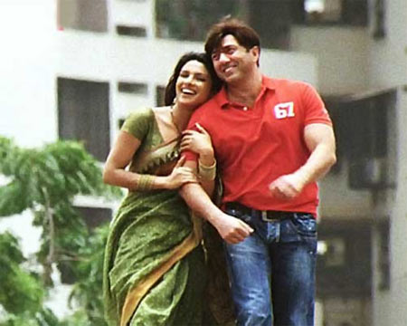 Sunny Deol with Priyanka Chopra in The Hero: Love Story Of A Spy