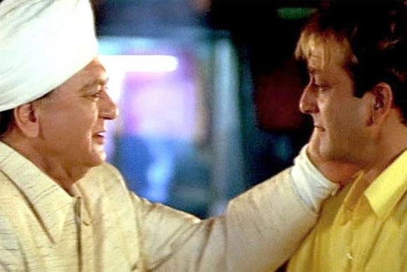 Sunil Dutt and Sanjay Dutt in Munnabhai MBBS