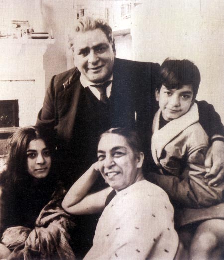 Zohra Segal, Kiran and Pavan (Zohra Segal's daughter and son) with Prithviraj Kapoor, London, 1960