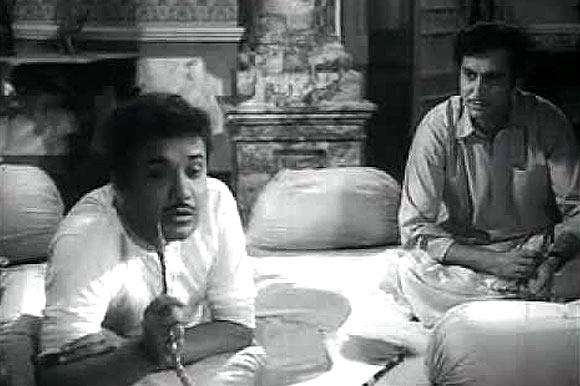 Uttam Kumar and Soumitra Chatterjee in Stree