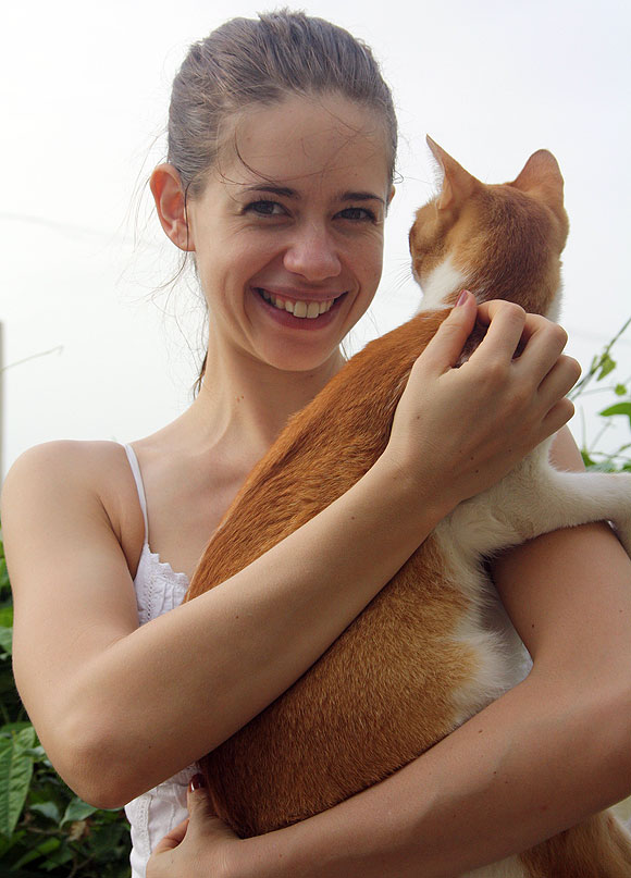 Kalki Koechlin with her cat Dosa
