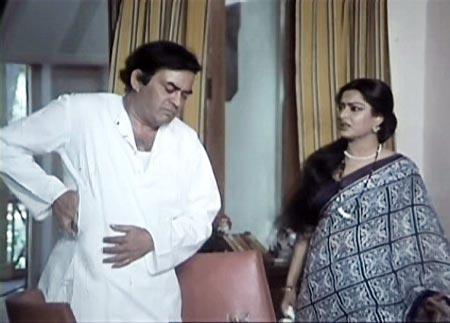 Sanjeev Kumar and Moushmi Chatterjee in Angoor