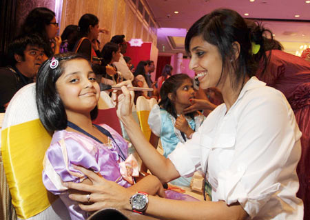 Gautami Kapoor with daughter Sia