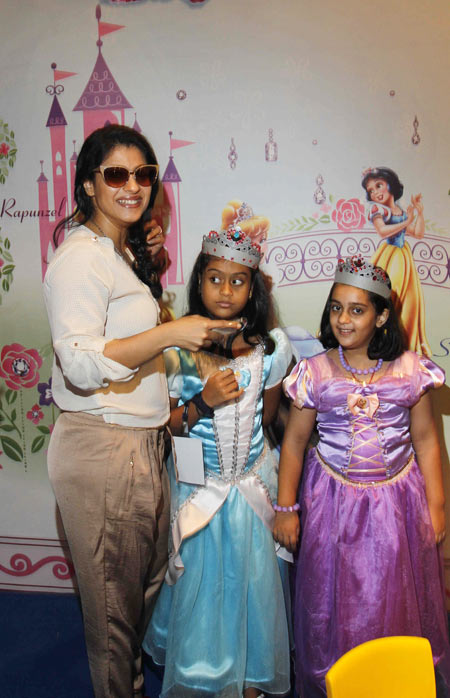 Kajol with daughter Nysa (centre)