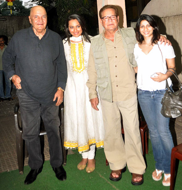 Prem Chopra, Sonakshi Sinha, Salim Khan and Tanisha Mukherjee