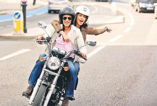 Anushka Sharma and Shah Rukh Khan in Jab Tak Hai Jaan