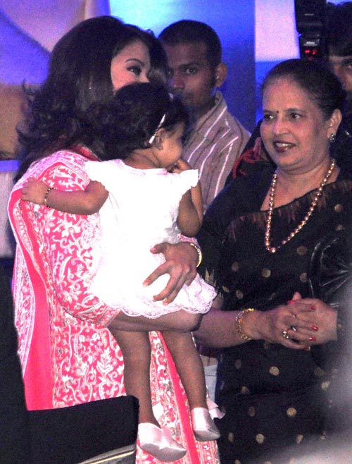 Aishwarya Rai Bachchan with her daughter Aaradhya and mother Vrinda Rai