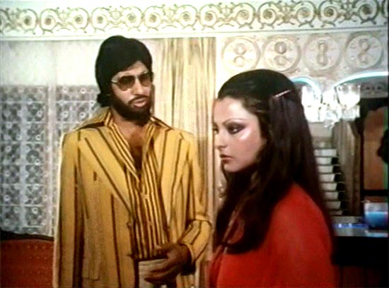 Amitabh Bachchan and Rekha in Do Anjaane