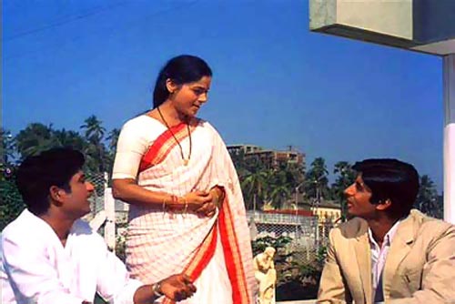 Ramesh Deo, Seema Deo and Amitabh Bachchan in Anand