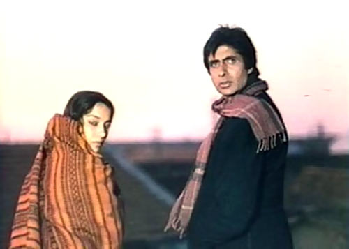 Shabana Azmi and Amitabh Bachchan in Main Azaad Hoon