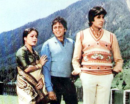 Raakhee, Vinod Mehra and Amitabh Bachchan in Bemisal