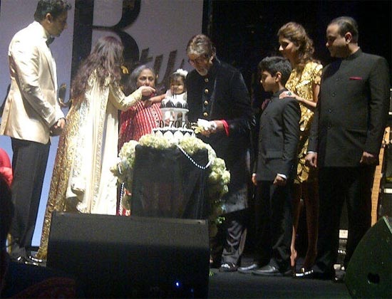 Abhishek Bachchan, Aishwarya Rai Bachchan, Jaya Bachchan, Aaradhya Bachchan, Agastya, Shweta Nanda and Nikhil Nanda