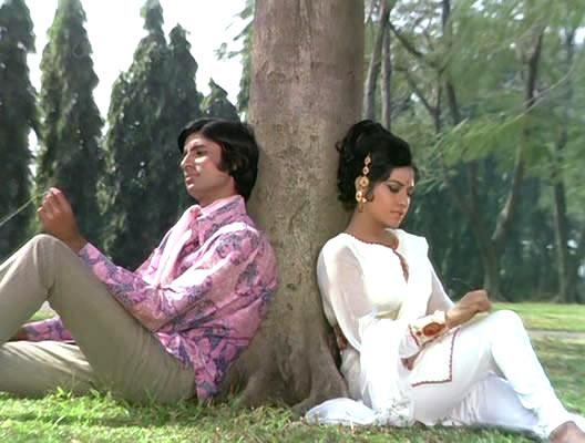 Amitabh Bachchan and Aruna Irani in Bombay To Goa