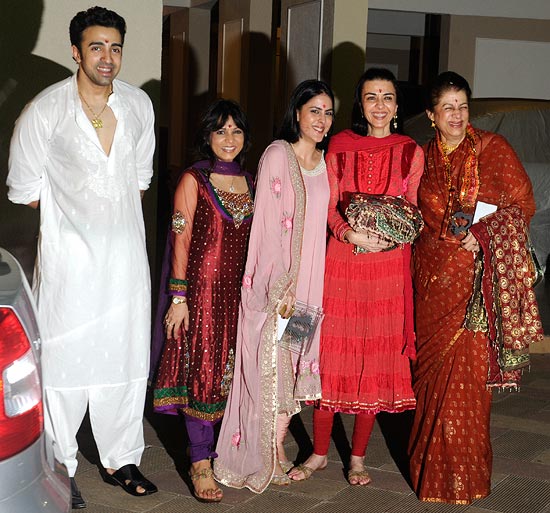 Nilesh Sahay, Jaishree Sharad, Namrata's daughter, Namrata Dutt and Zahida