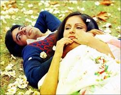 Amitabh Bachchan and Rakhee in Kabhie Kabhi