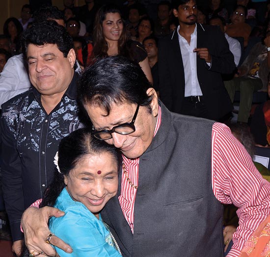 Asha Bhosle with Manoj Kumar