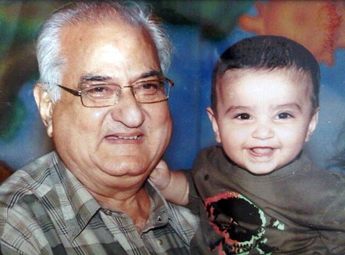 Raveena Tandon's father Ravi Tandon and son