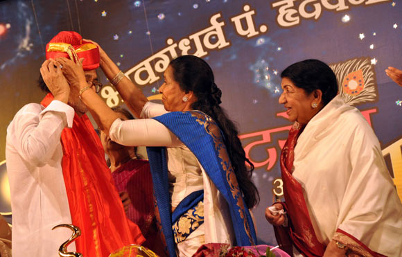 Hridaynath Mangeshkar, Asha Bhosle and Lata Mangeshkar