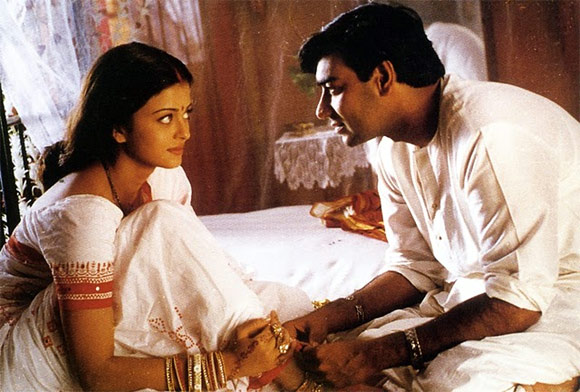 Aishwarya Rai  Bachchan and Ajay Devgn in Hum Dil De Chuke Sanam