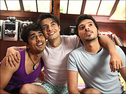 A scene from Chashme Buddoor