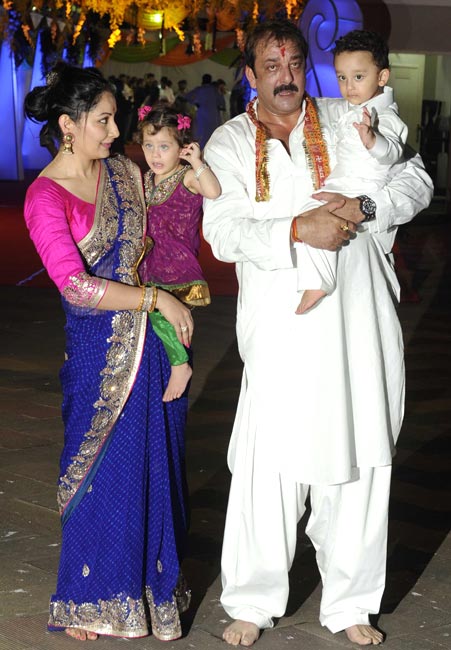 Sanjay Dutt with wife Maanyata and children, Iqra and Shahraan