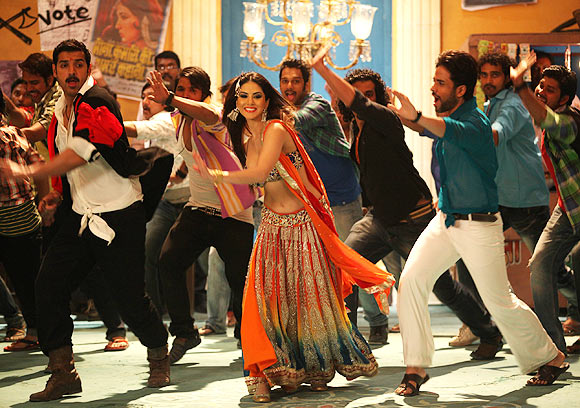 John Abraham, Sunny Leone Tusshar Kapoor in Shootout At Wadala