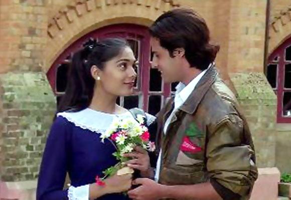 Anu Agarwal and Rahul Roy in Aashiqui