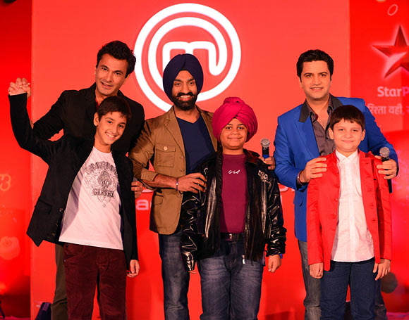 Surjan Singh, Vikas Khanna and Kunal Kapur with the kids