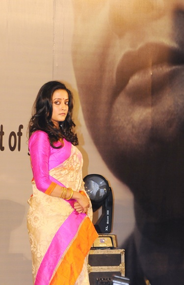 Actress Raima Sen pays homage to filmmaker late Rituparno Ghosh at an event in Kolkata on Thursday.