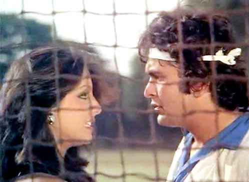 Neetu Singh and Rishi Kapoor in Khel Khel Mein