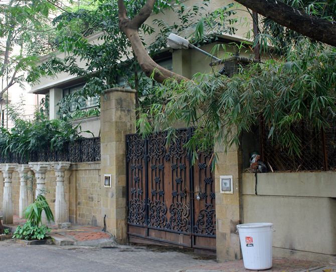 Anil Kapoor's Juhu bungalow, Sonam Kapoor (inset)