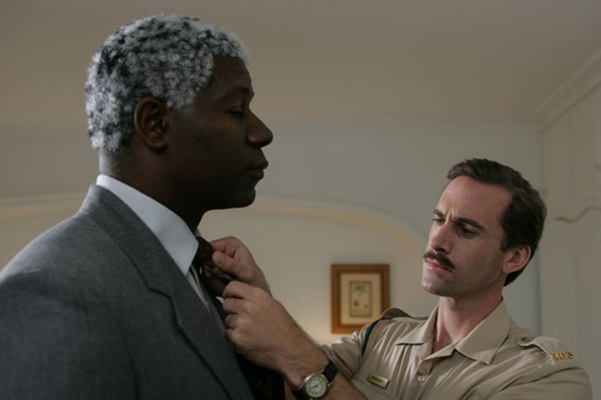 Dennis Haysbert and Joseph Fiennes in Goodbye Bafana