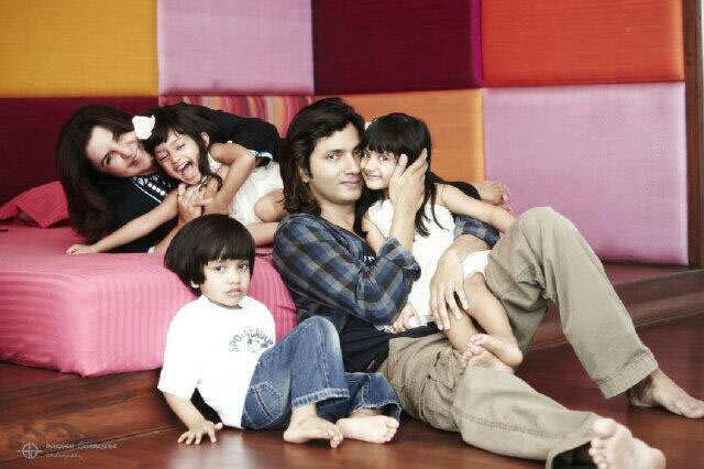 Farah Khan and Shirish Kunder with their kids Anya, Czar and Diva