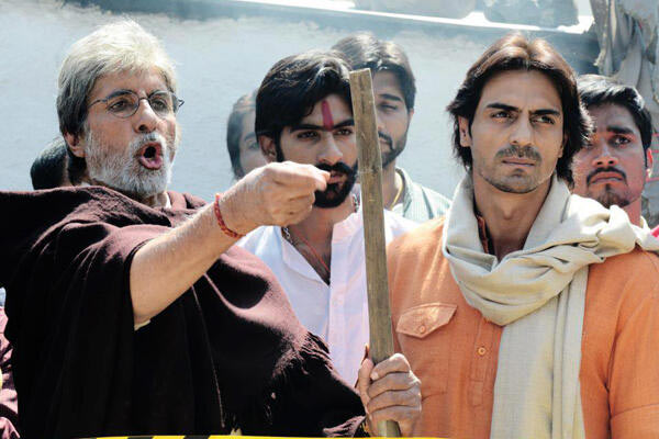 Amitabh Bachchan and Arjun Rampal in Satyagraha