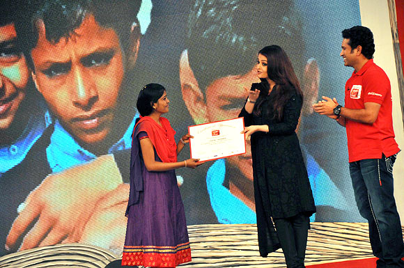 Aishwarya Rai Bachchan and Sachin Tendulkar give away the certificates
