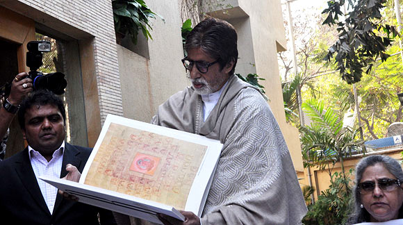 Amitabh Bachchan shows his book, Jaya