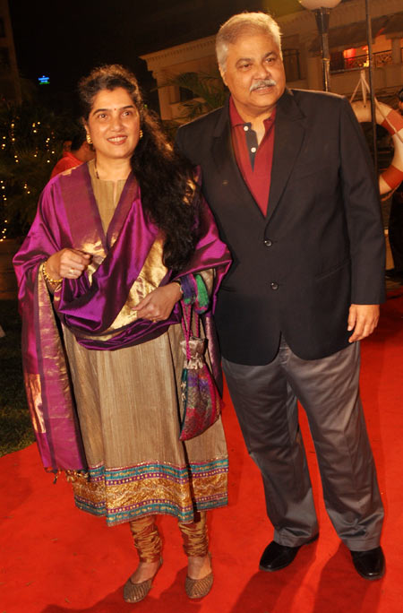 Satish Shah along with his wife Madhu