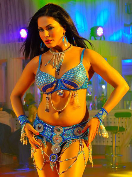 Veena Malik in Silk Sakkath Maga
