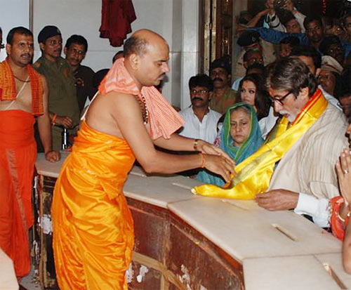 Bachchans at Siddhivinayak