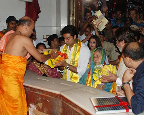 Bachchans at Siddhivinayak temple