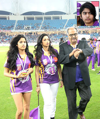 Sridevi and Boney Kapoor with their daughters Jhanvi and Kushi
