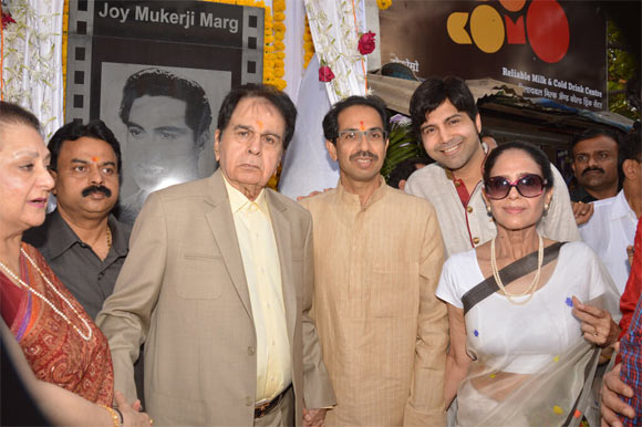 Saira Banu, Dilip Kumar and  Uddhav Thackeray with other guests