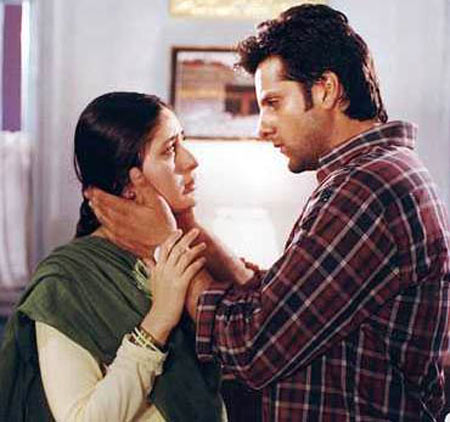 Kareena Kapoor and Fardeen Khan in Dev