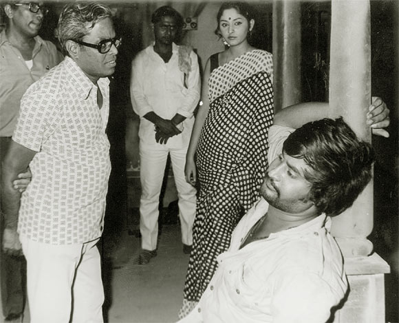 K. Balachander, Jayaprada and Rajinikanth on the sets of Anthuleni Kath